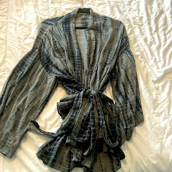 Free People size large, Sasha, tie-dye, kimono, green and blue belted top - Picture 4 of 4